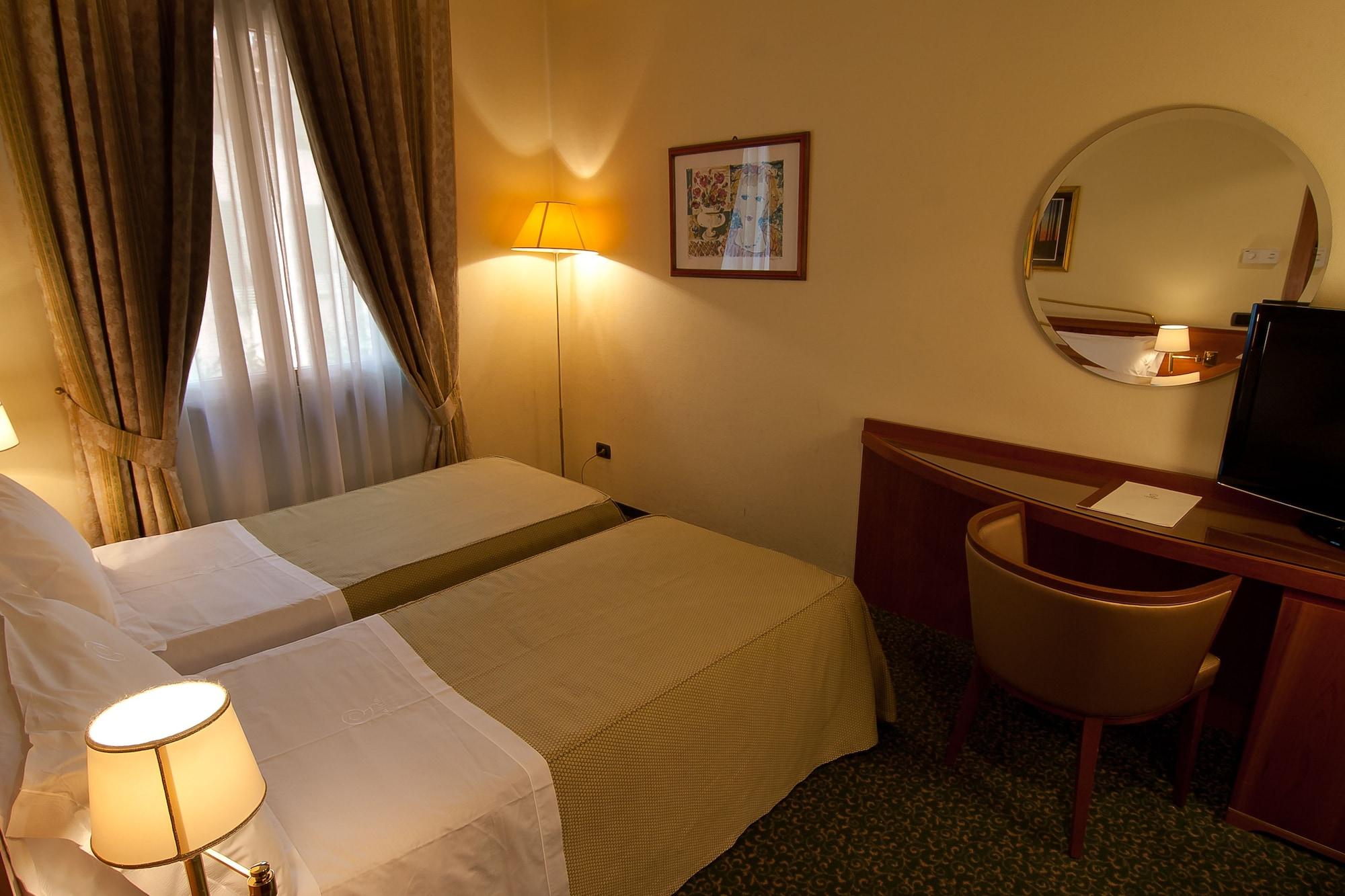 Albergo Celide Lucca Bagian luar foto