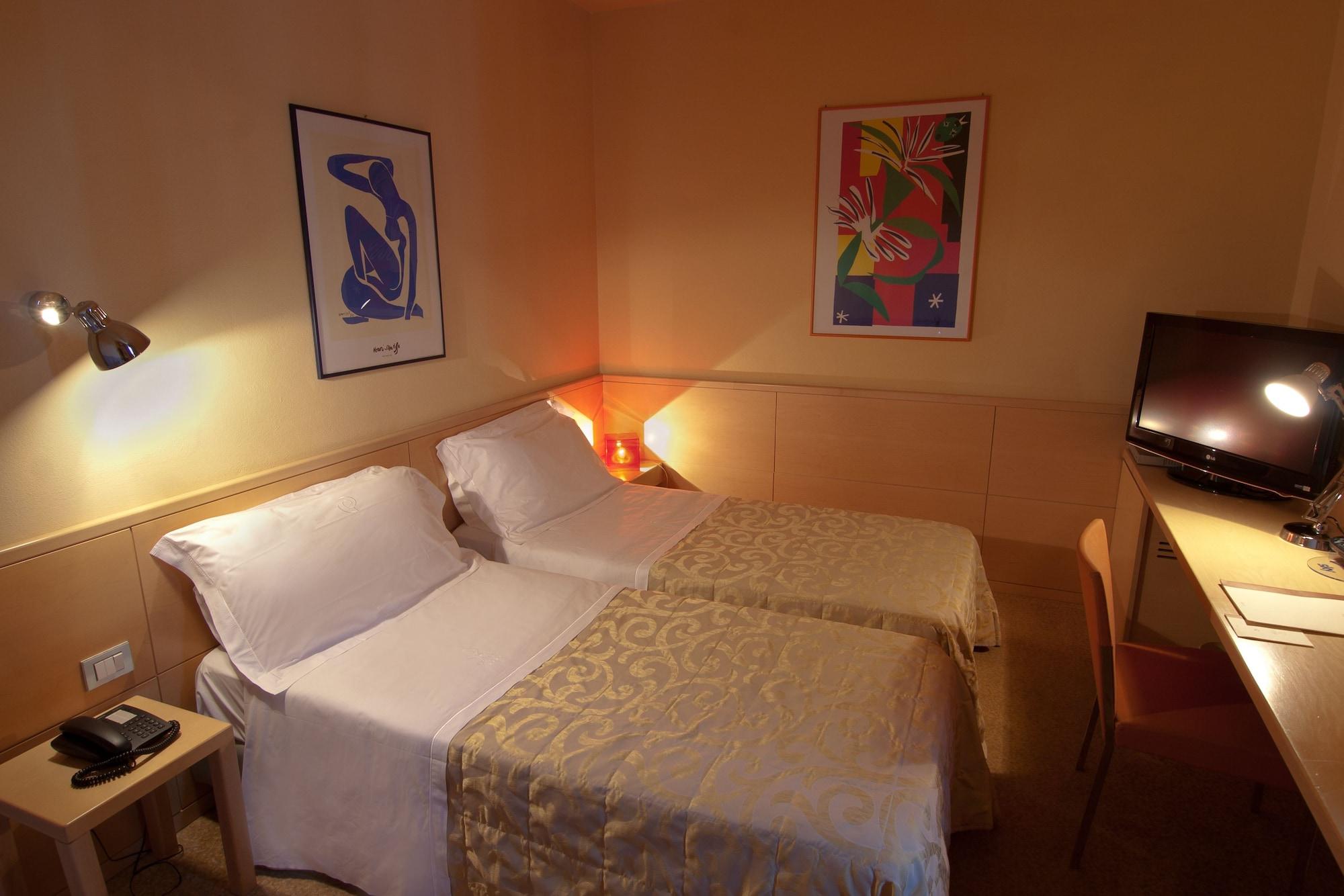 Albergo Celide Lucca Bagian luar foto