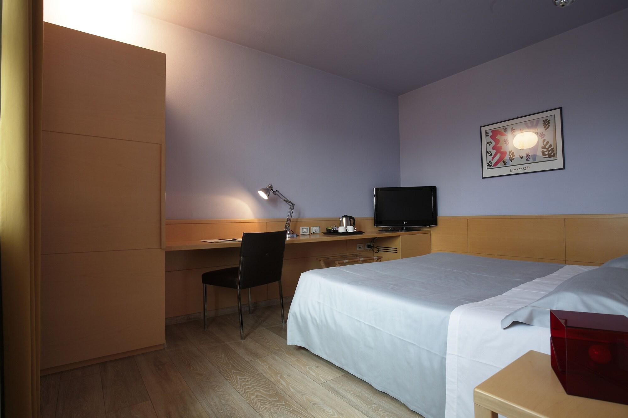 Albergo Celide Lucca Bagian luar foto