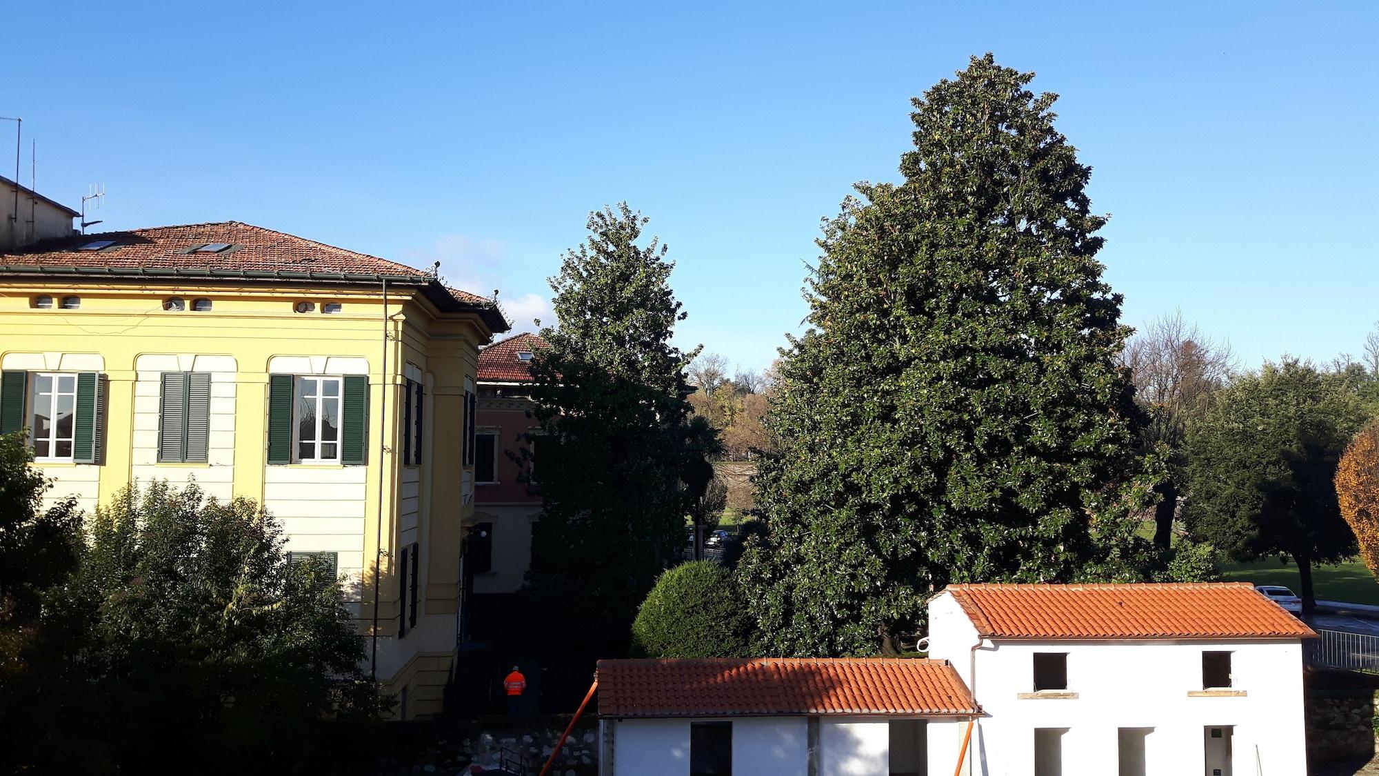 Albergo Celide Lucca Bagian luar foto