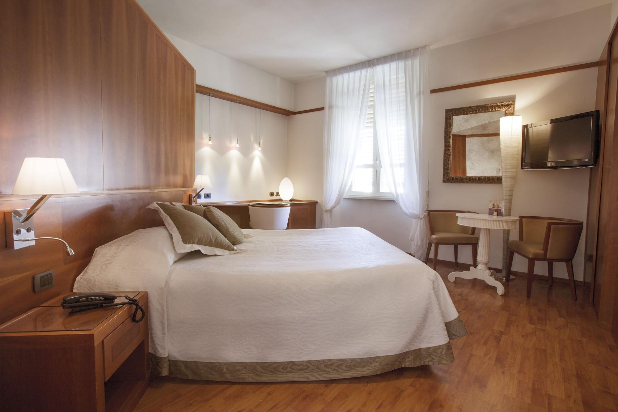 Albergo Celide Lucca Bagian luar foto