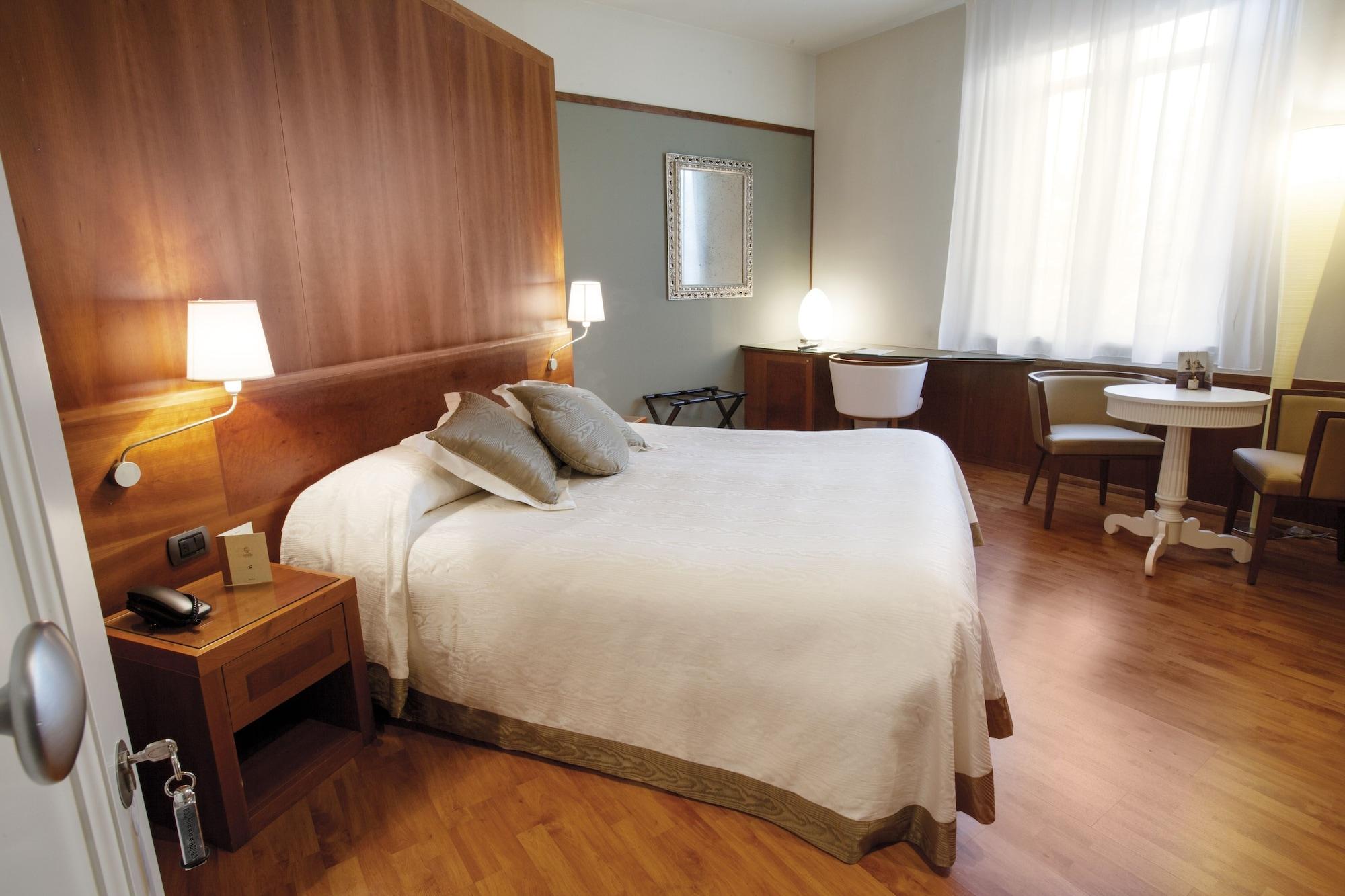 Albergo Celide Lucca Bagian luar foto