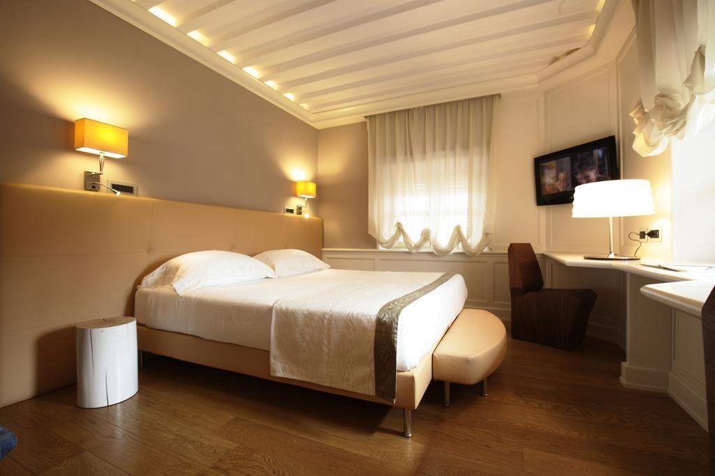 Albergo Celide Lucca Bagian luar foto