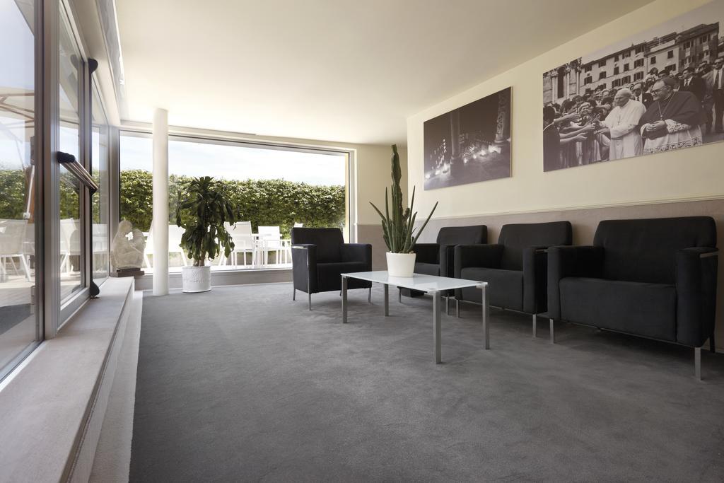 Albergo Celide Lucca Bagian luar foto