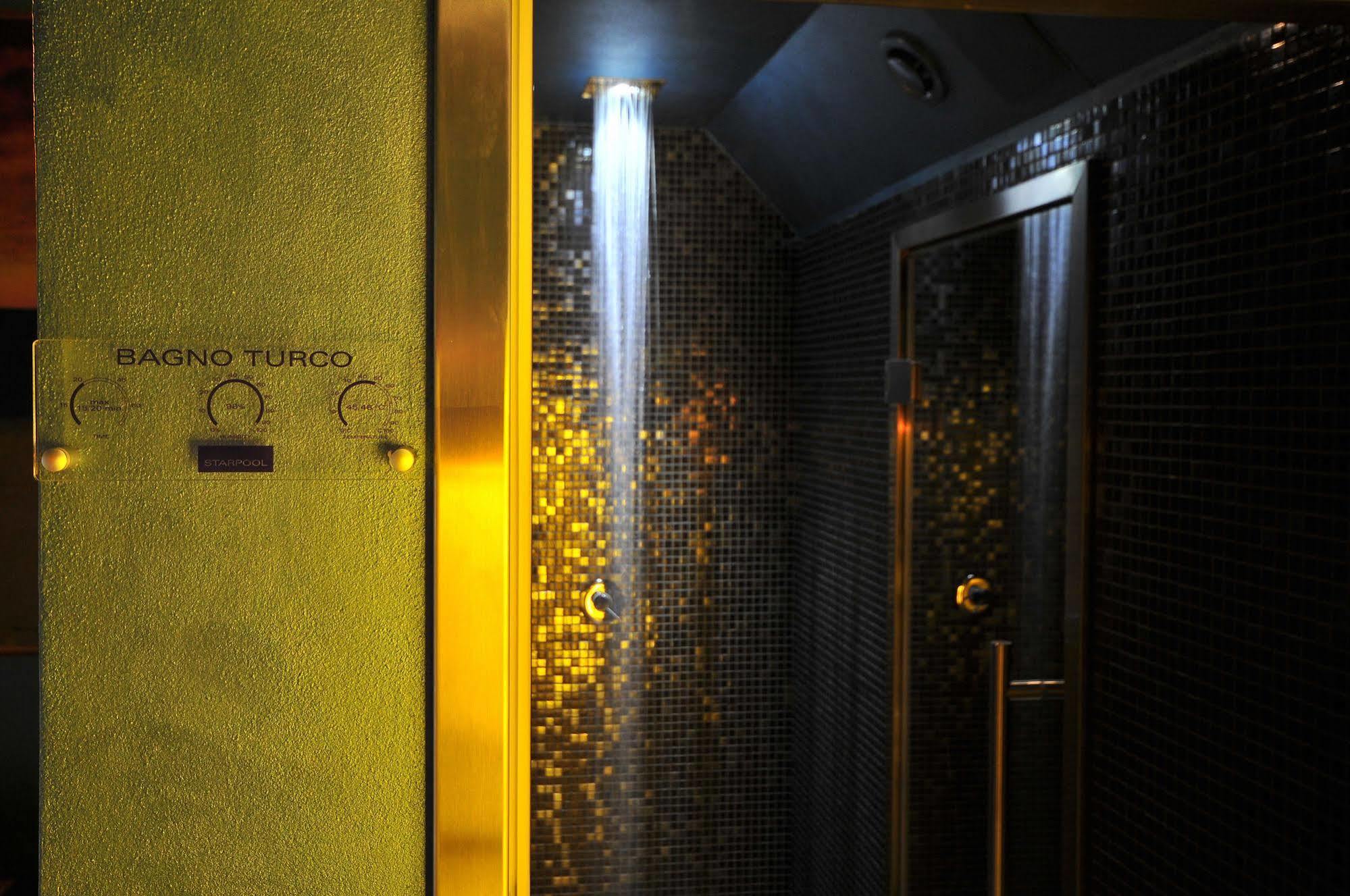 Albergo Celide Lucca Bagian luar foto